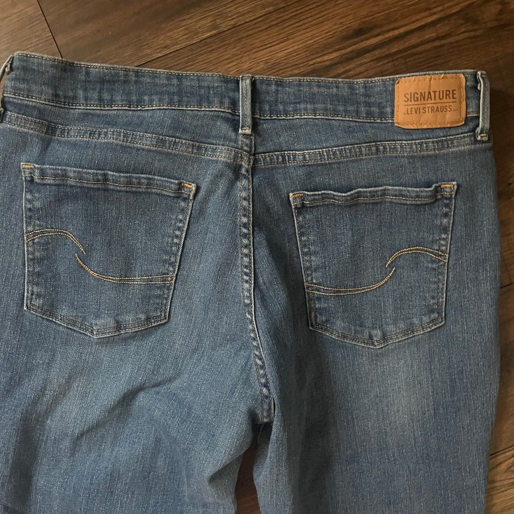 Levis Classic Boot Cut Jeans Women's Size 14 Medium Wash Blue Mid-Rise Stretch - Picture 8 of 9